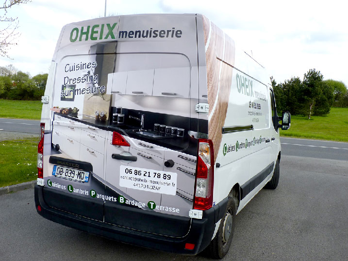 Camion décoré sur l'arrière